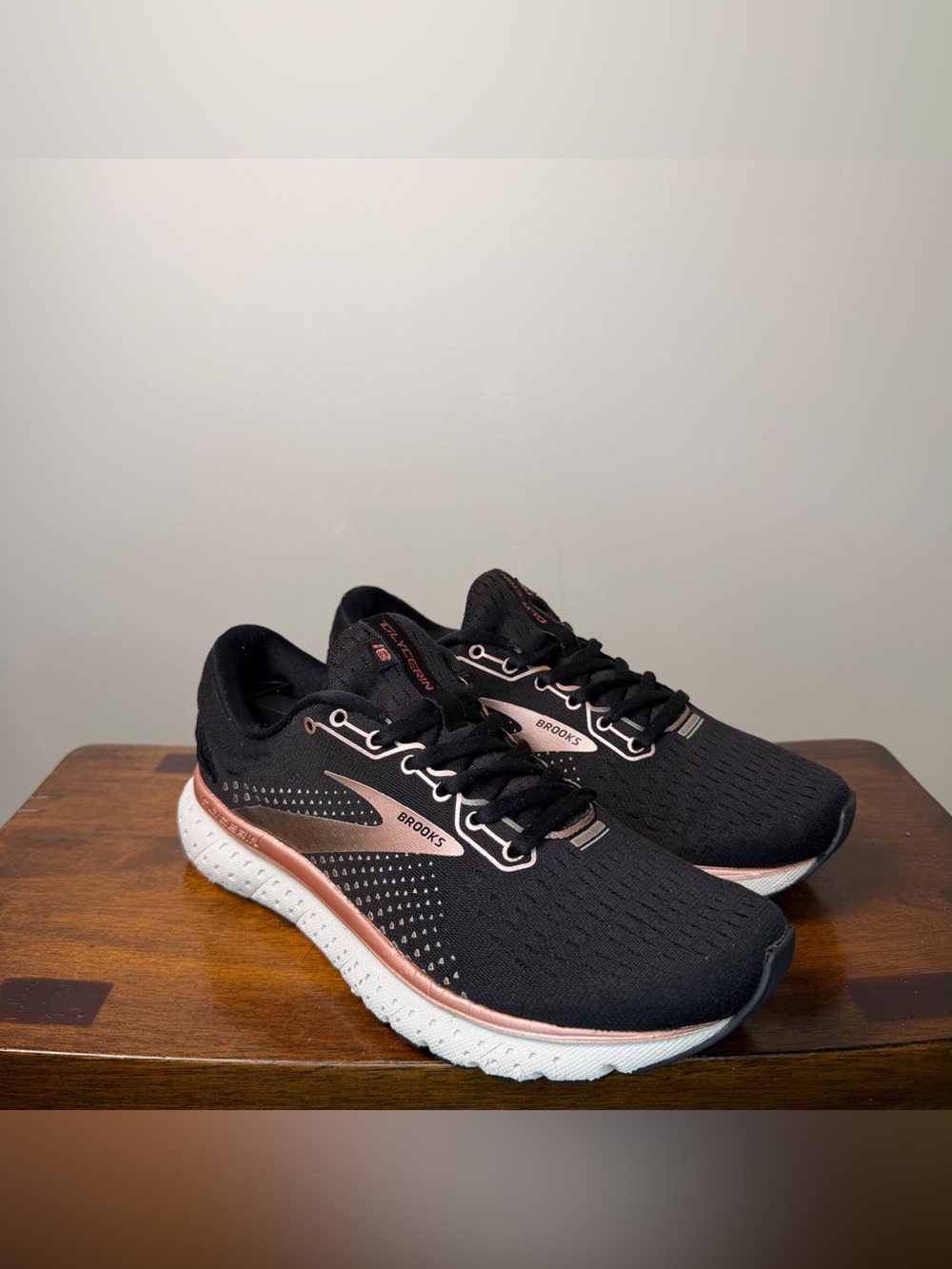 Brooks Glycerin 18 Women’s 7.5 B Black Rose Gold Running Shoes Excellent